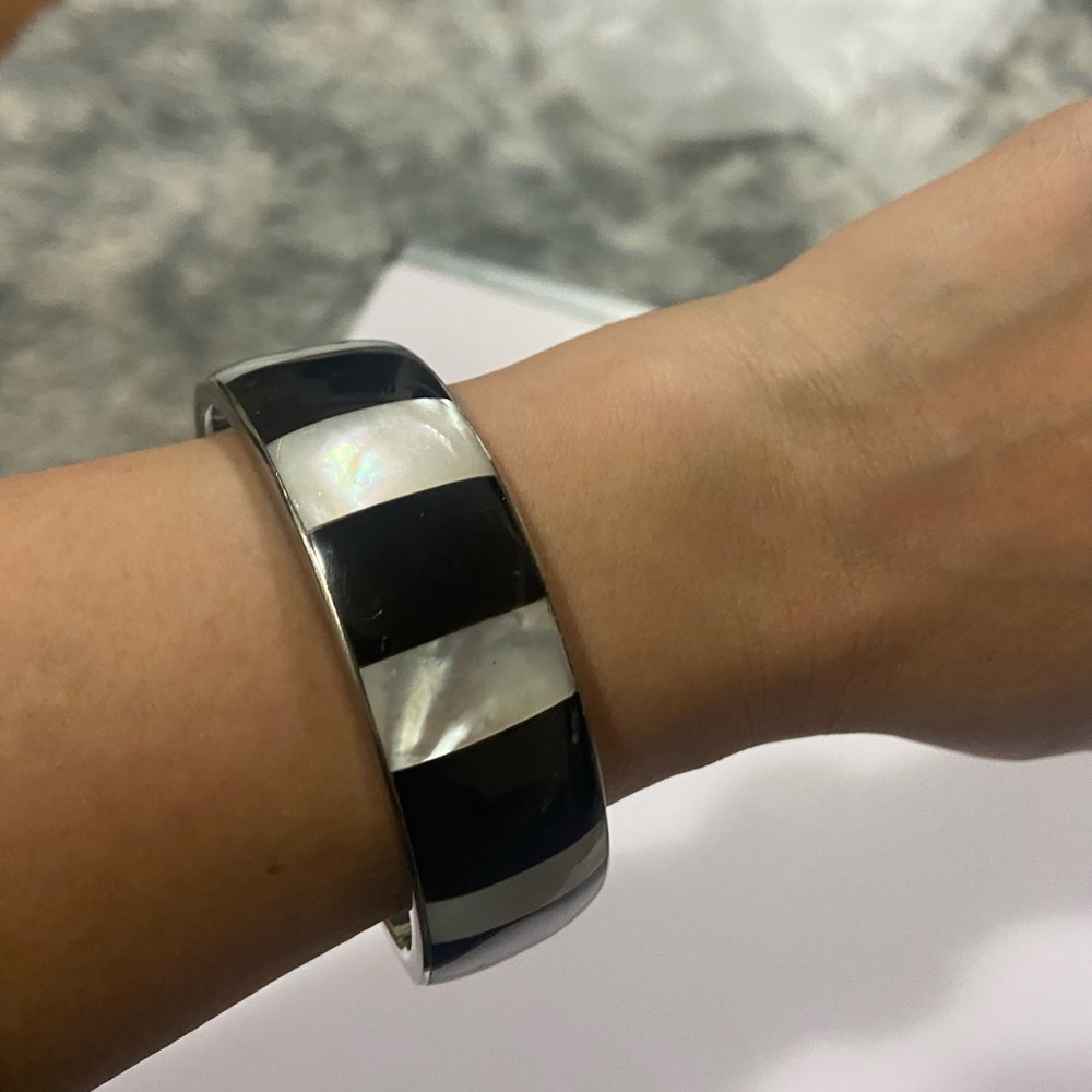 Black and White mother of pearl Striped Bangle Bracelet silver tone